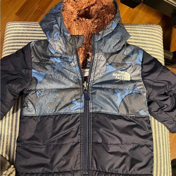 The North Face coat 12-18 months - Picture 1 of 2